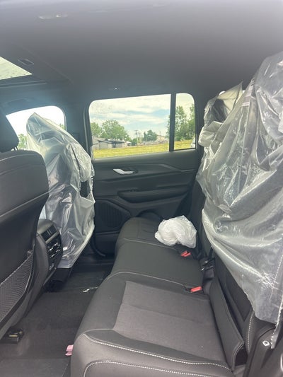 2025 Jeep Grand Cherokee Base