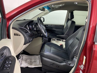 2015 Chrysler Town & Country LX