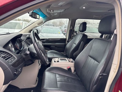 2015 Chrysler Town & Country LX