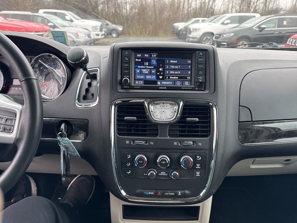 2015 Chrysler Town & Country LX