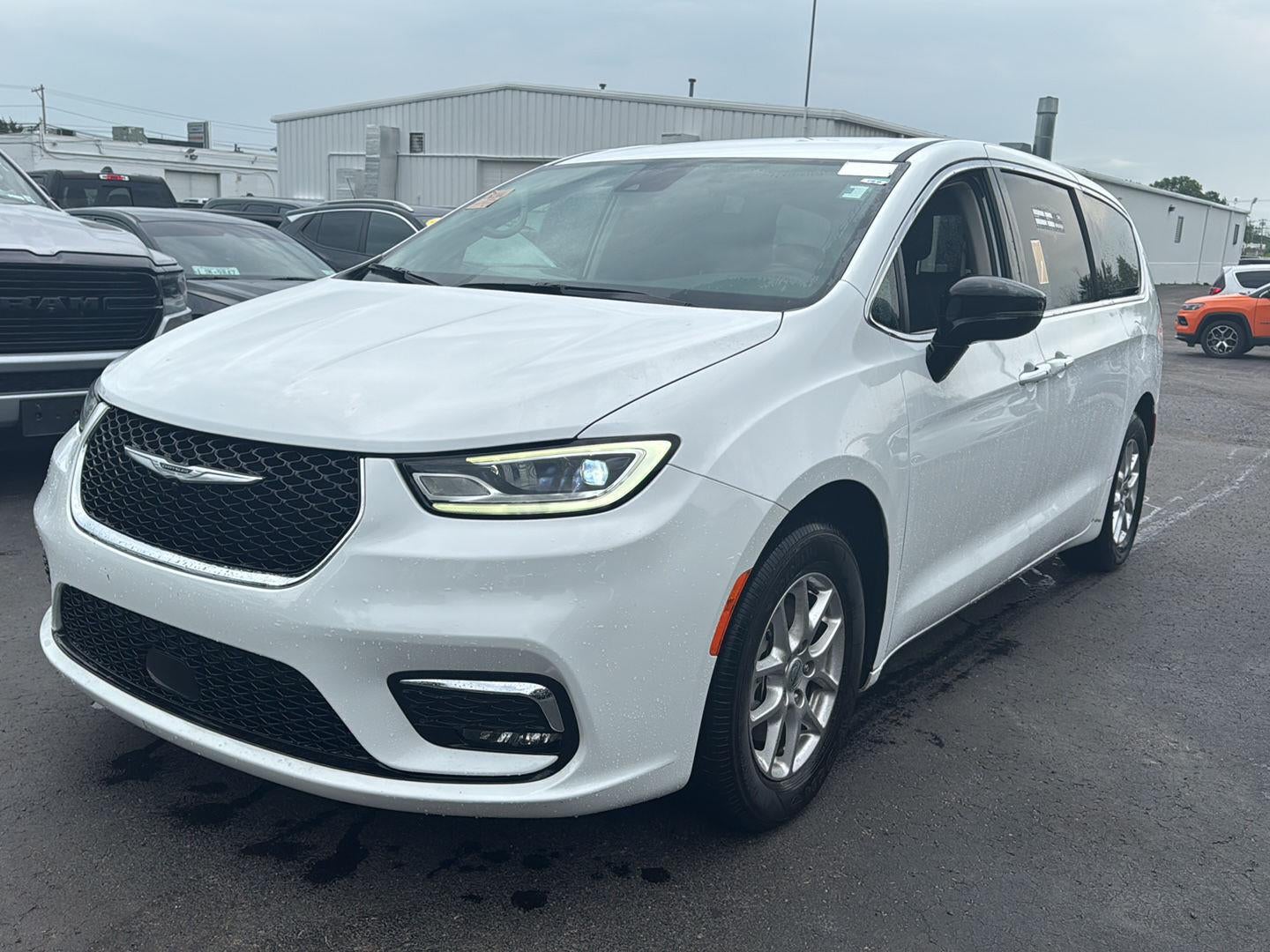 2024 Chrysler Pacifica Touring L