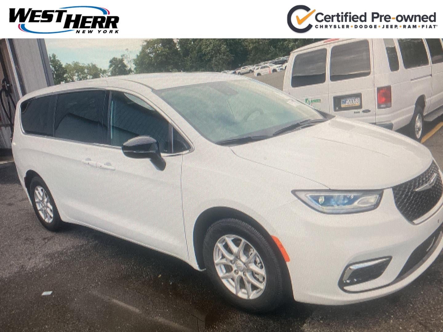 2025 Chrysler Pacifica Select