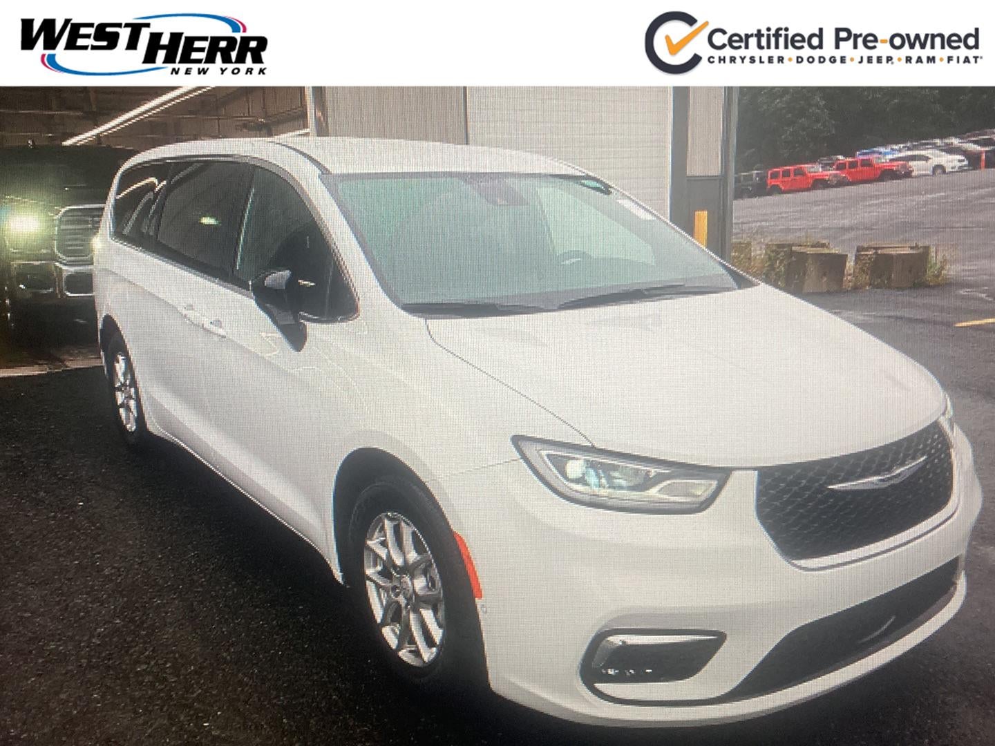 2026 Chrysler Pacifica Select