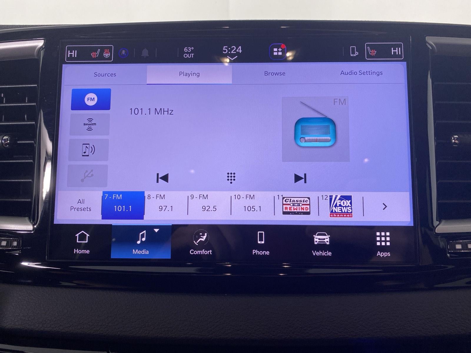 2026 Chrysler Pacifica Select