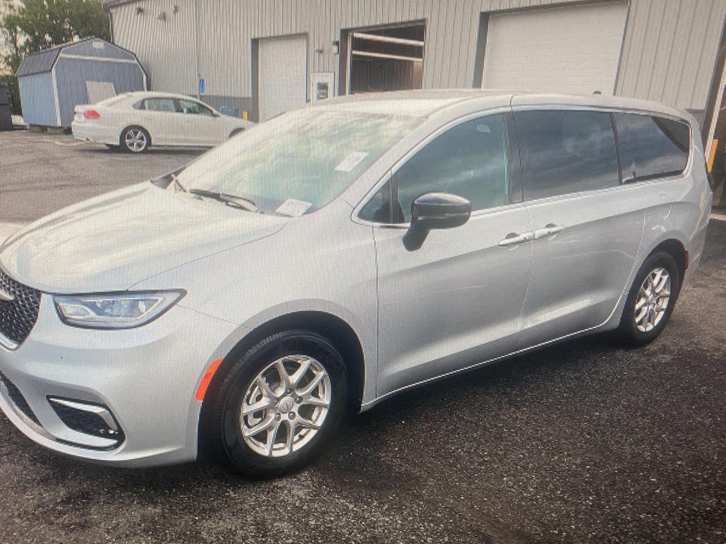 2026 Chrysler Pacifica Select