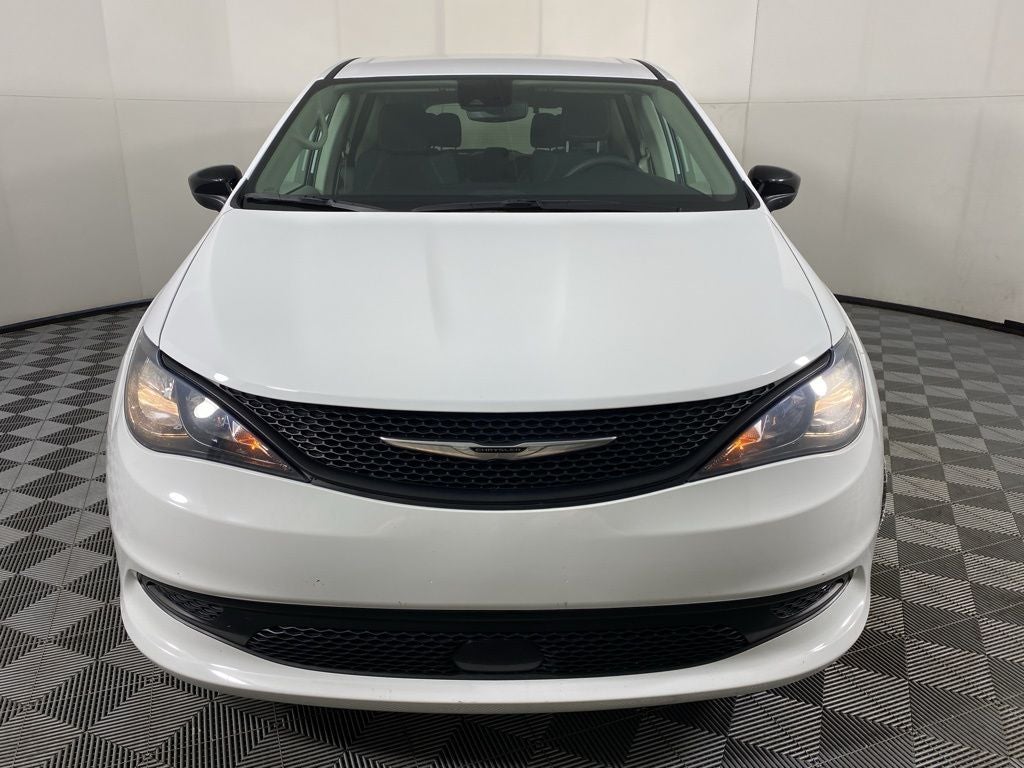 2024 Chrysler Voyager LX