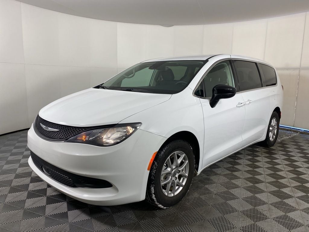 2024 Chrysler Voyager LX