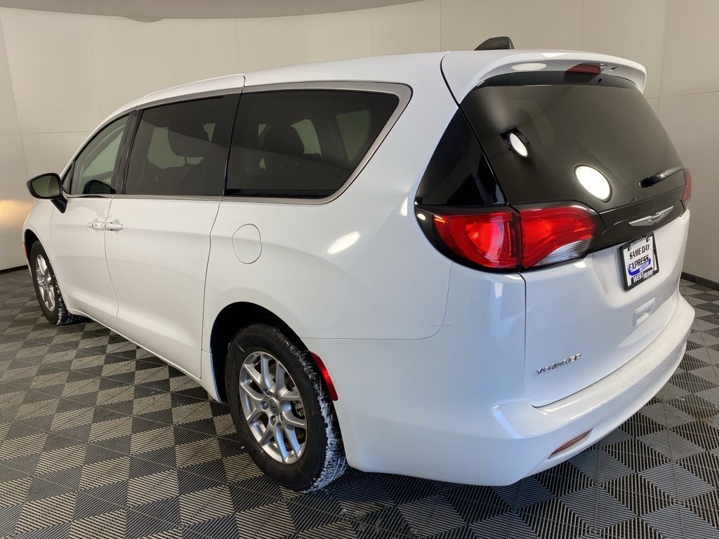 2024 Chrysler Voyager LX