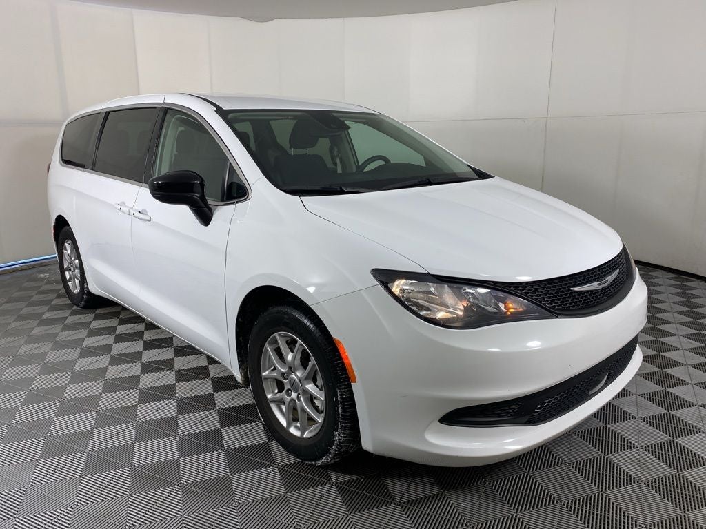 2024 Chrysler Voyager LX