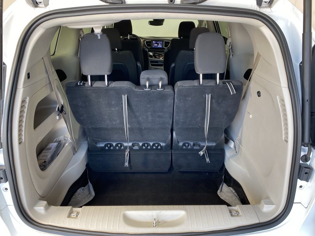 2024 Chrysler Voyager LX