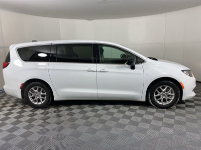 2024 Chrysler Voyager LX