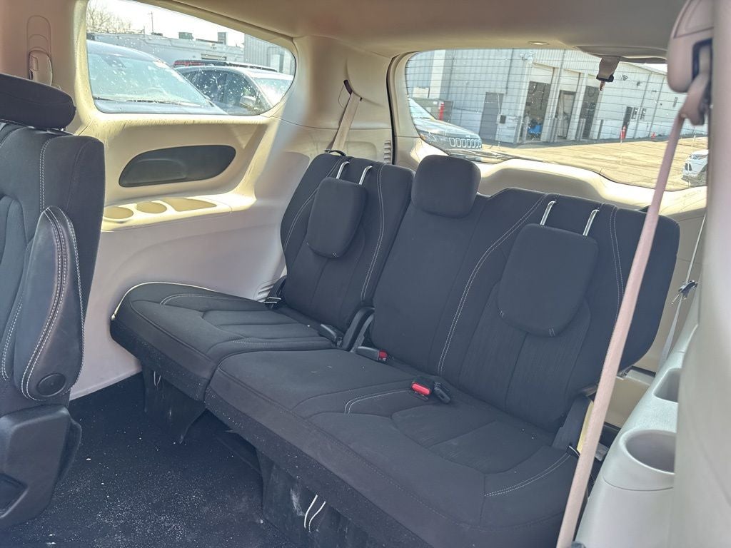 2023 Chrysler Voyager LX