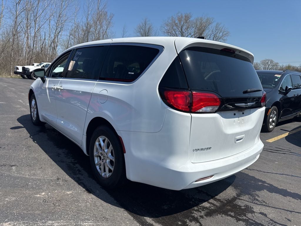 2023 Chrysler Voyager LX