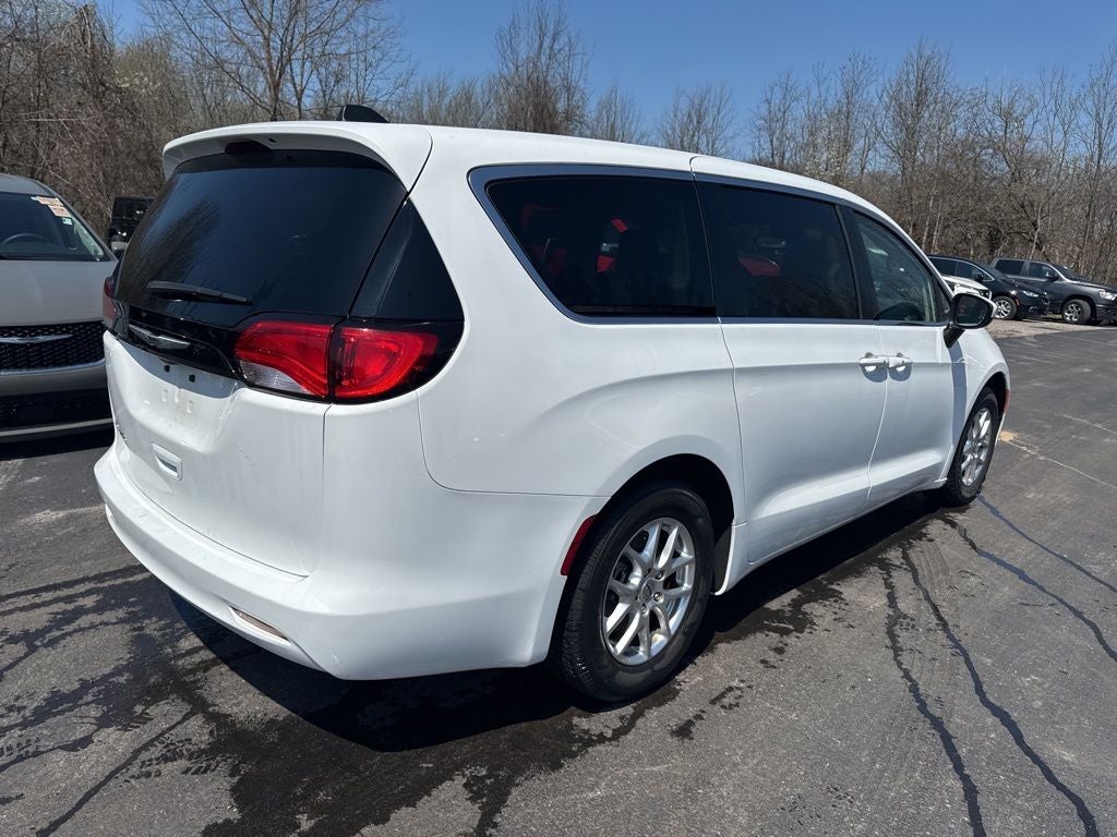 2023 Chrysler Voyager LX
