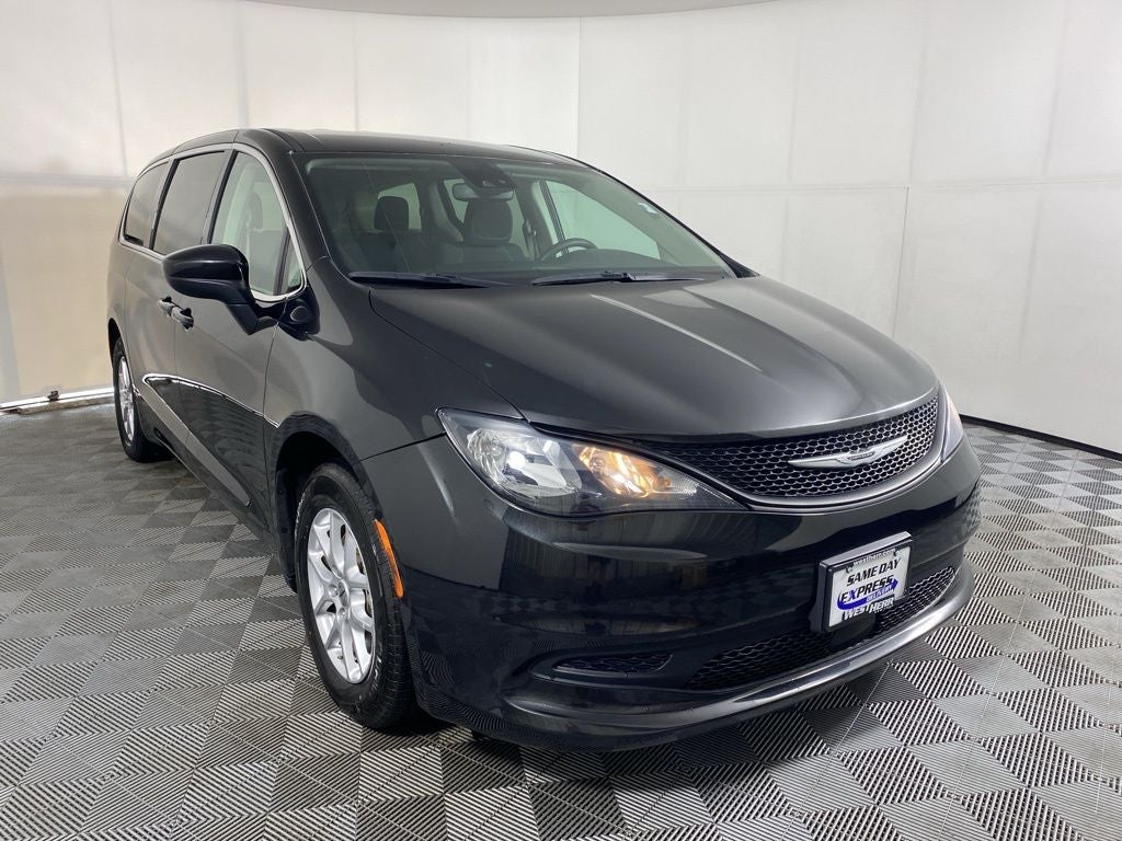 2023 Chrysler Voyager LX