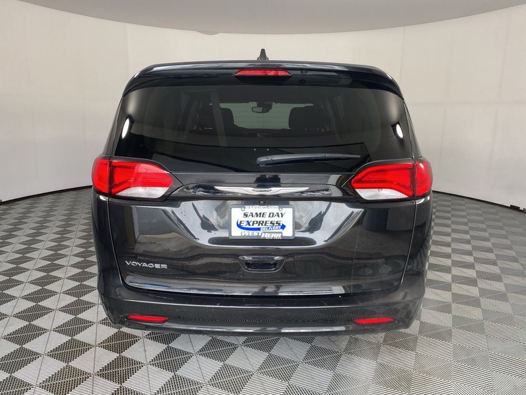 2023 Chrysler Voyager LX