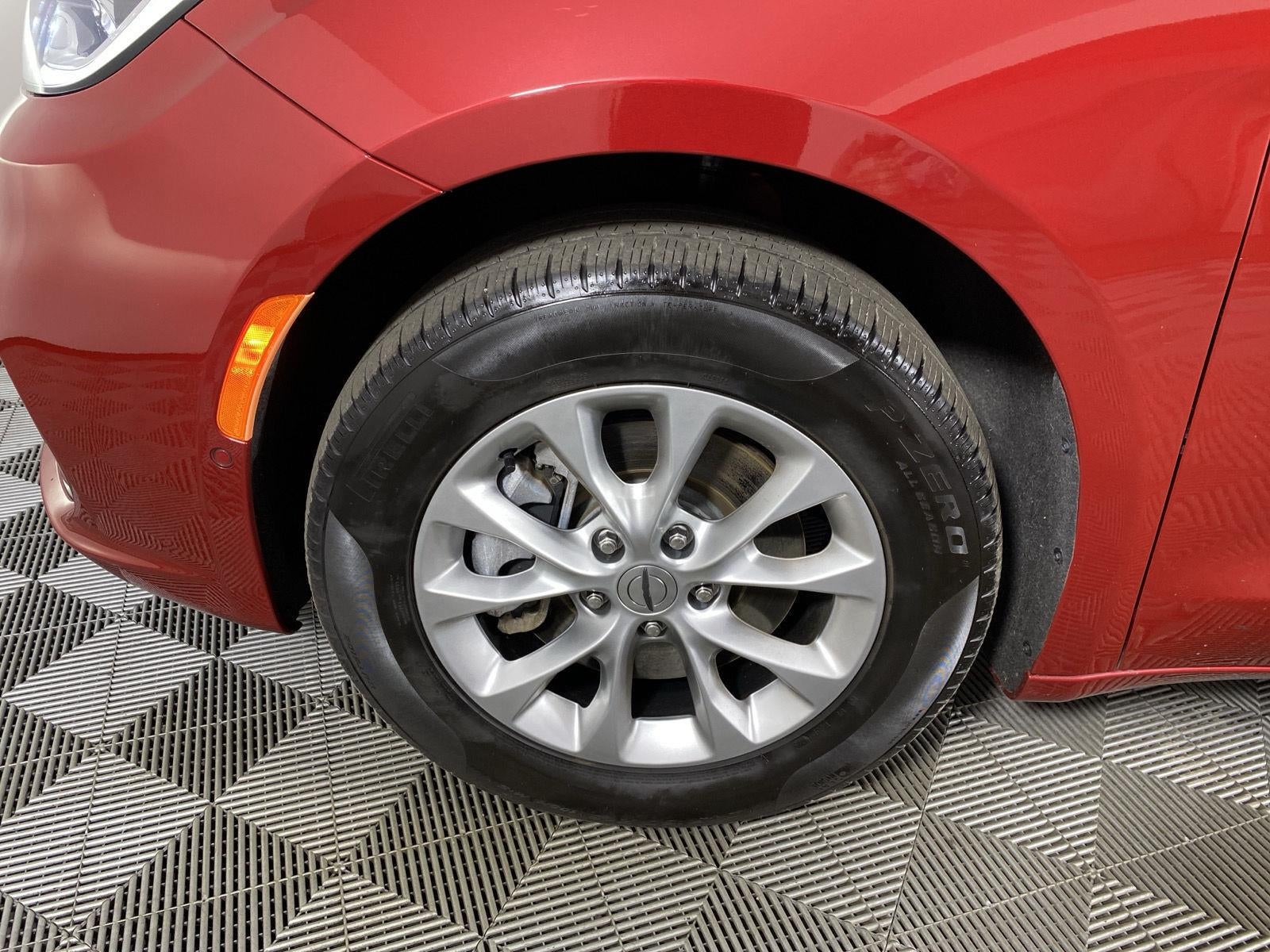 2025 Chrysler Pacifica Select