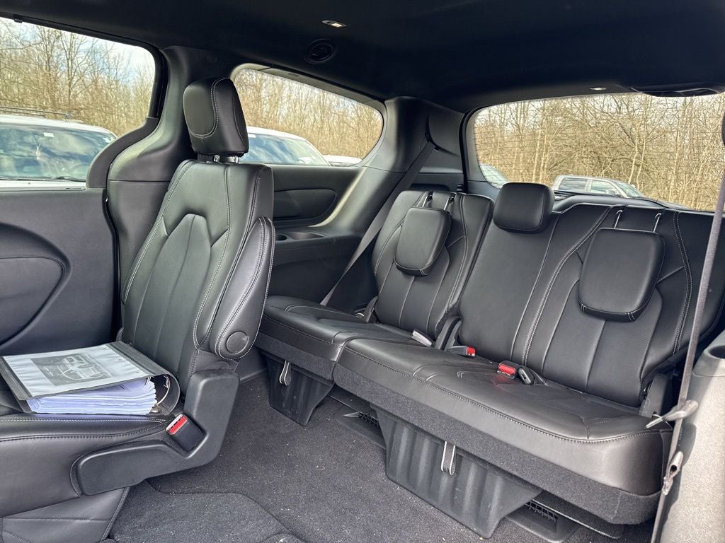 2025 Chrysler Pacifica Select