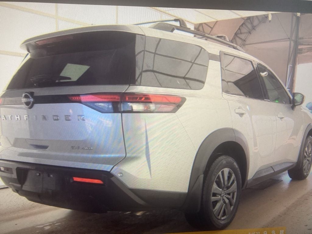 2024 Nissan Pathfinder SV