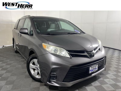 2018 Toyota Sienna LE