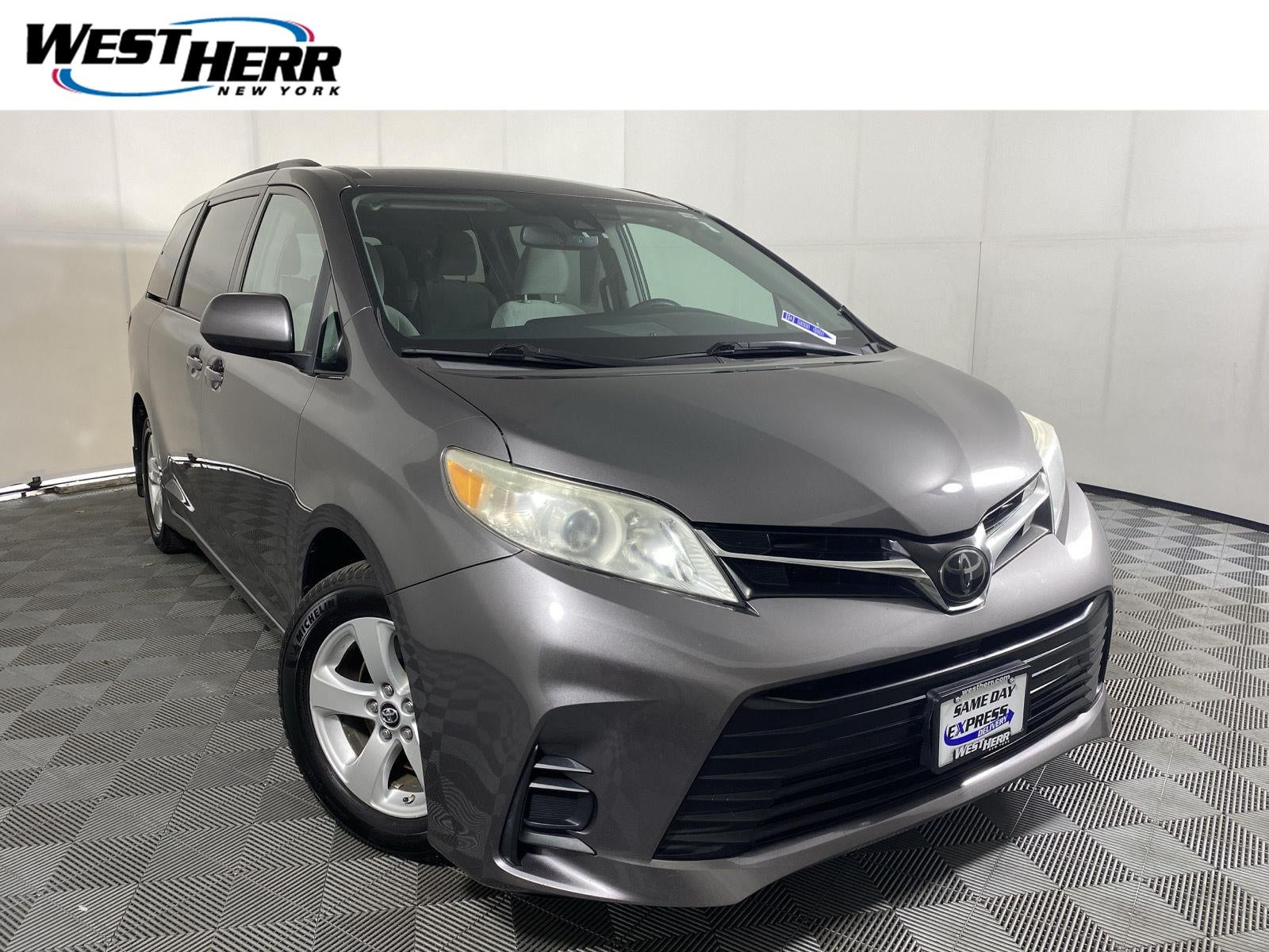 2018 Toyota Sienna LE