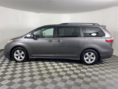2018 Toyota Sienna LE
