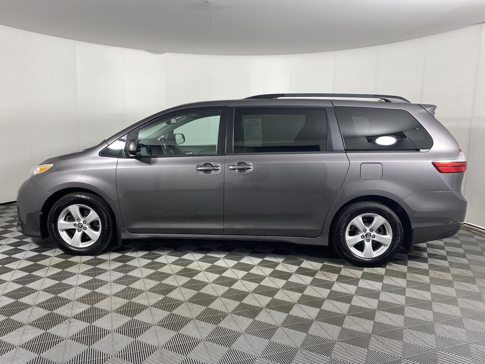 2018 Toyota Sienna LE