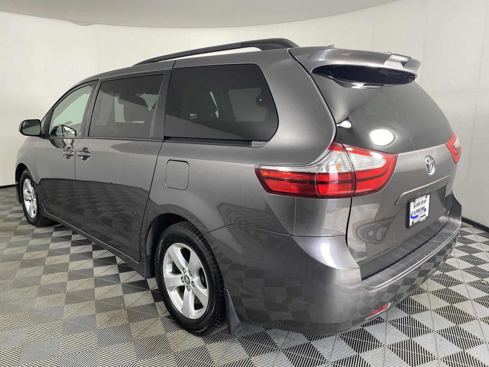 2018 Toyota Sienna LE