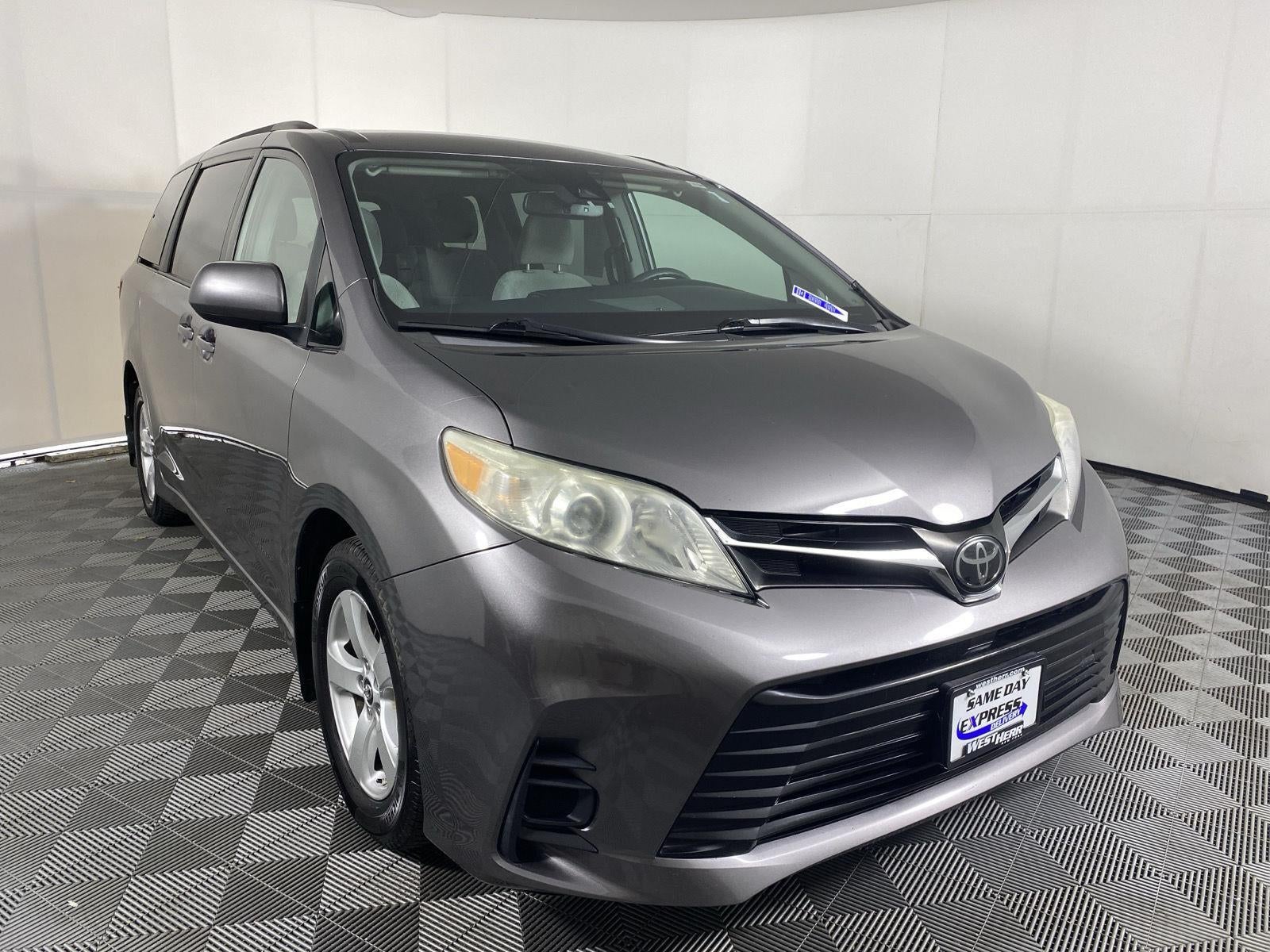2018 Toyota Sienna LE