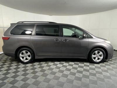 2018 Toyota Sienna LE