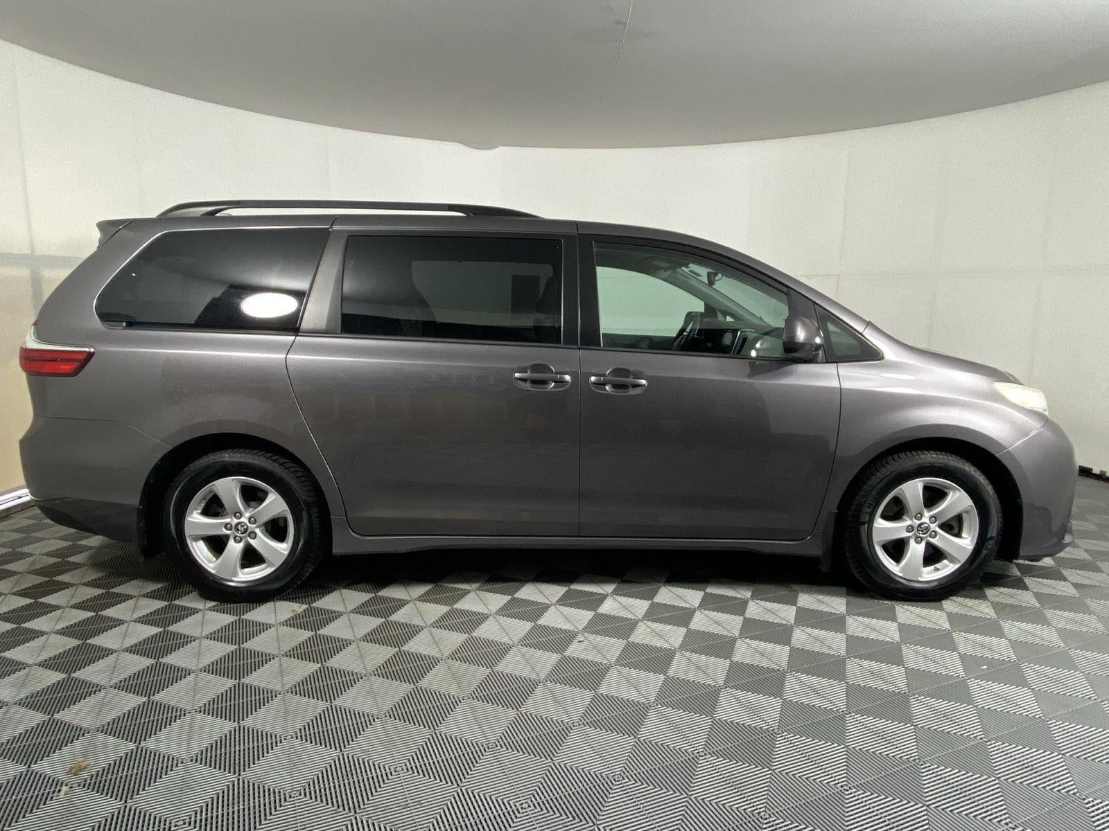 2018 Toyota Sienna LE