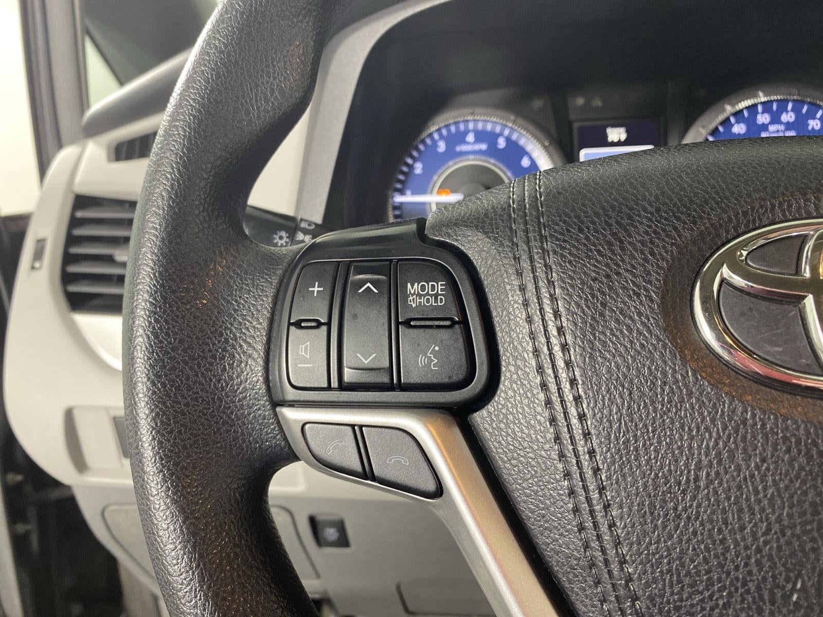 2018 Toyota Sienna LE