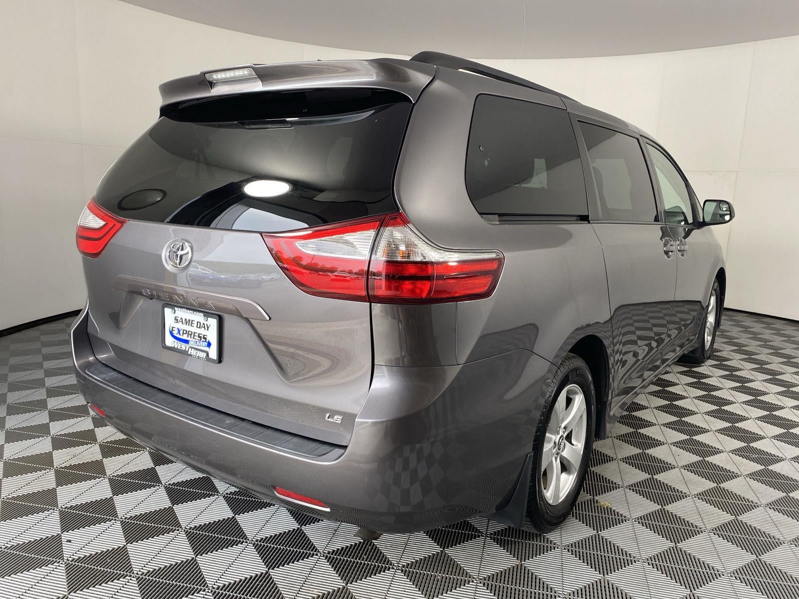 2018 Toyota Sienna LE
