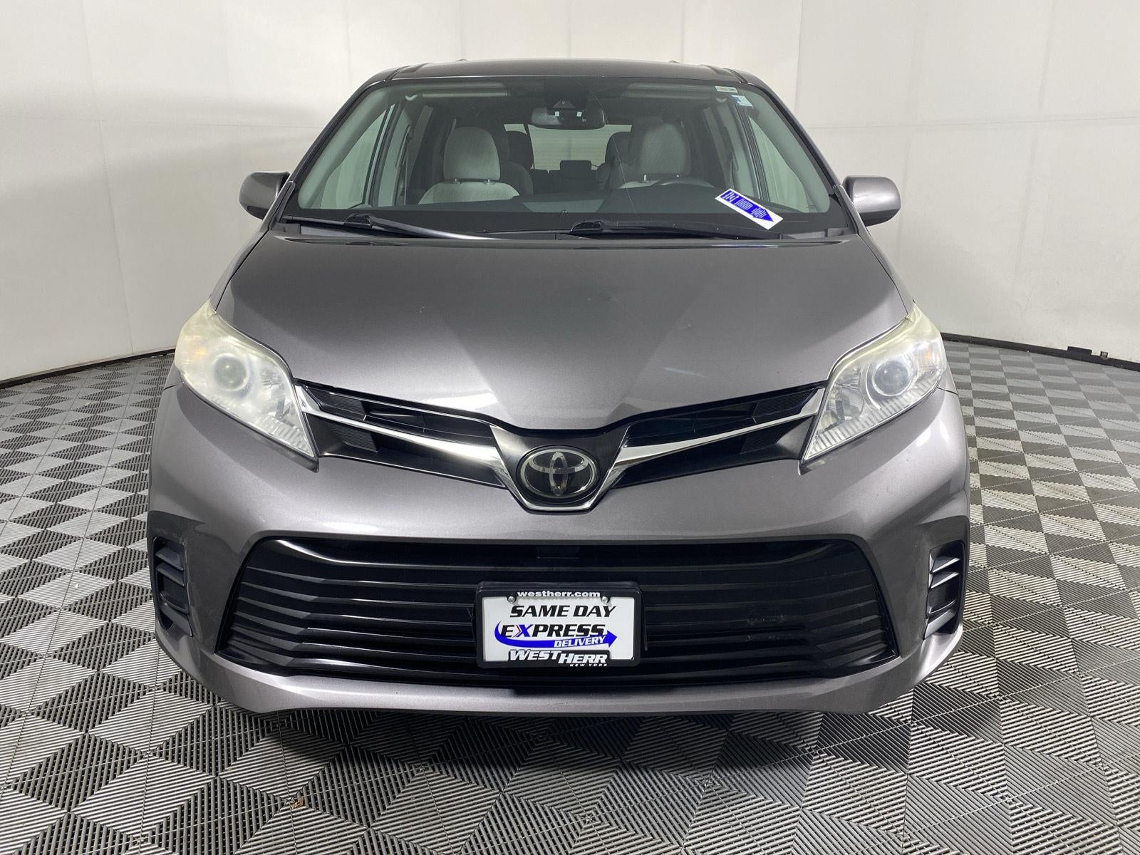 2018 Toyota Sienna LE