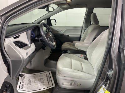 2018 Toyota Sienna LE