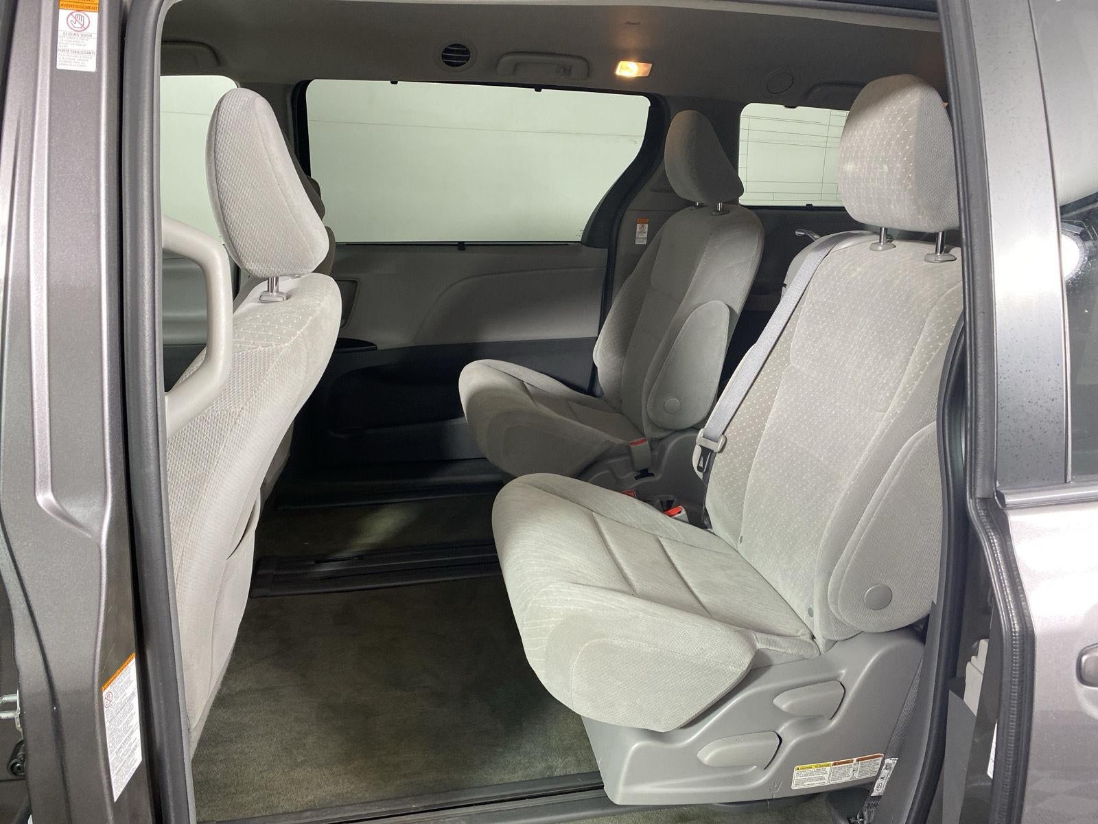 2018 Toyota Sienna LE