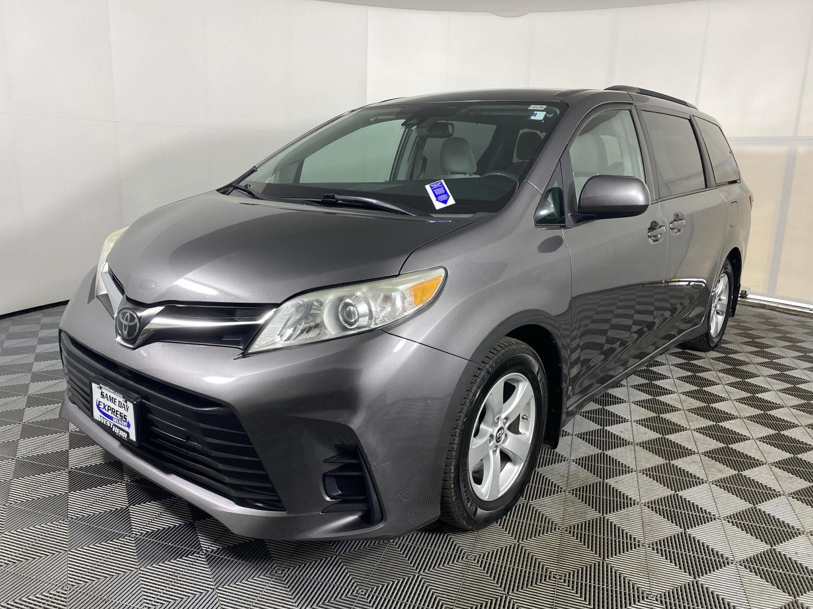 2018 Toyota Sienna LE