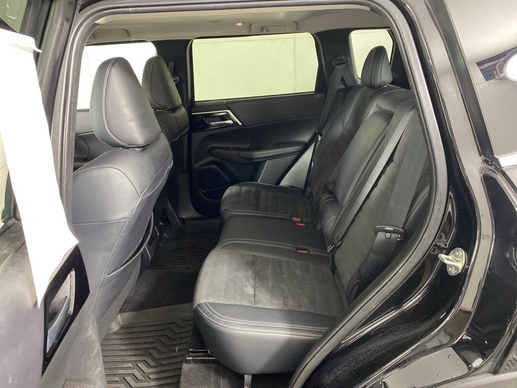 2024 Mitsubishi Outlander Base