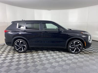 2024 Mitsubishi Outlander Base