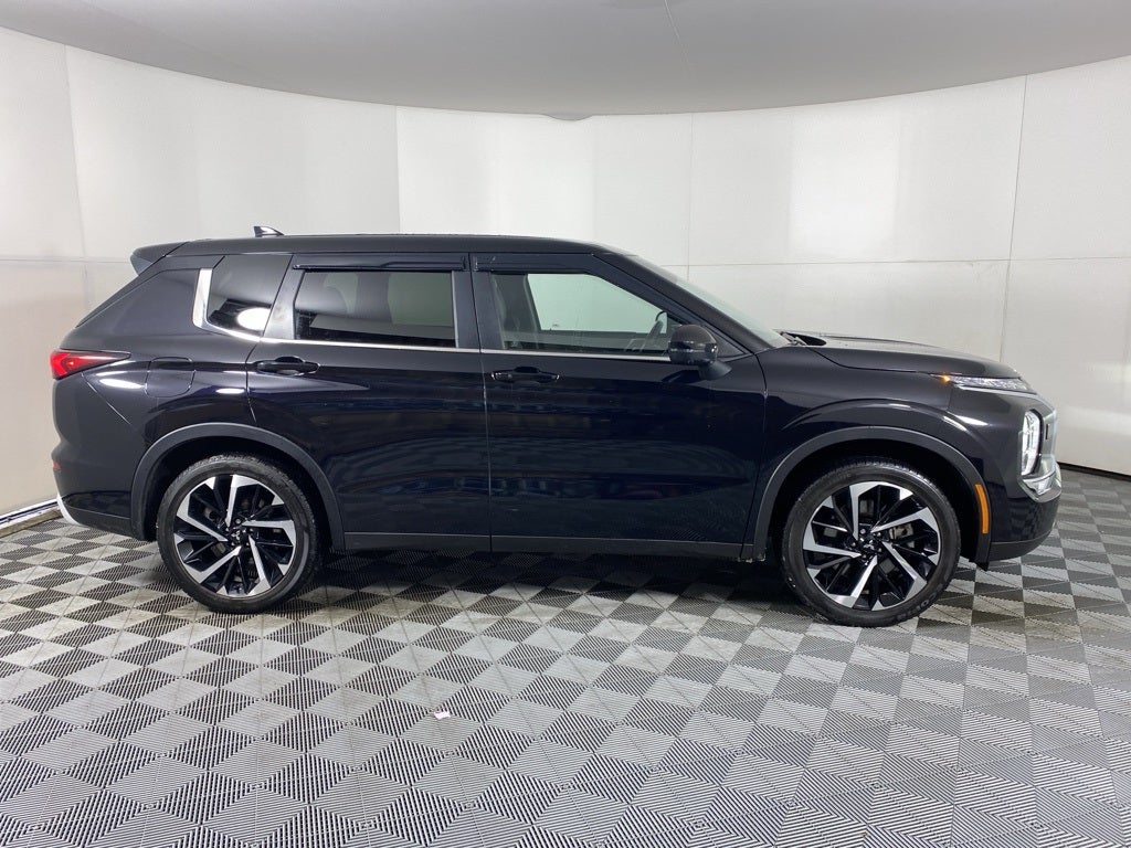 2024 Mitsubishi Outlander Base