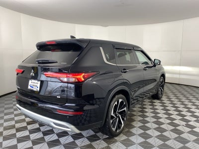 2024 Mitsubishi Outlander Base