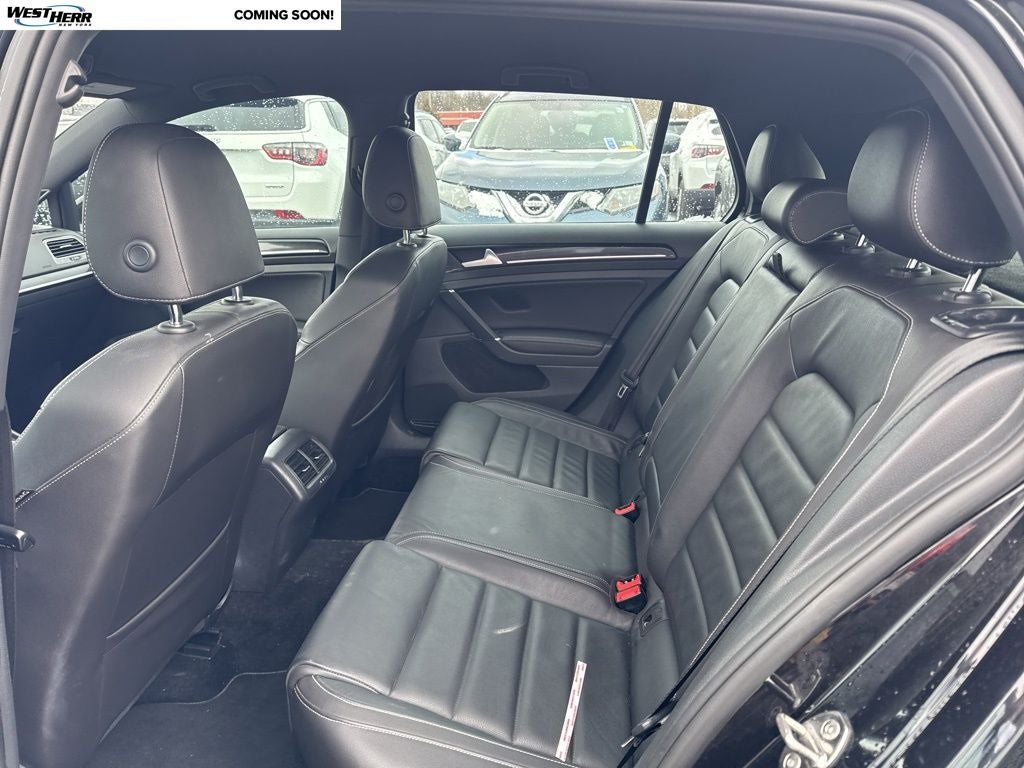 2017 Volkswagen Golf R DCC & Navigation 4Motion