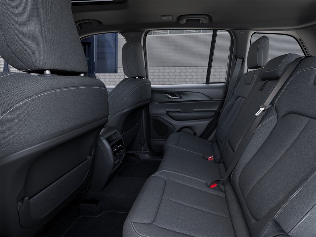 2025 Jeep Grand Cherokee Base