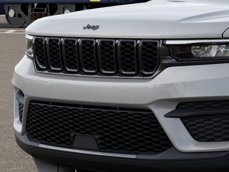 2025 Jeep Grand Cherokee Base