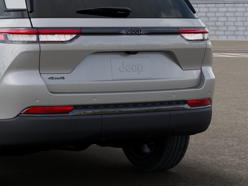 2025 Jeep Grand Cherokee Base