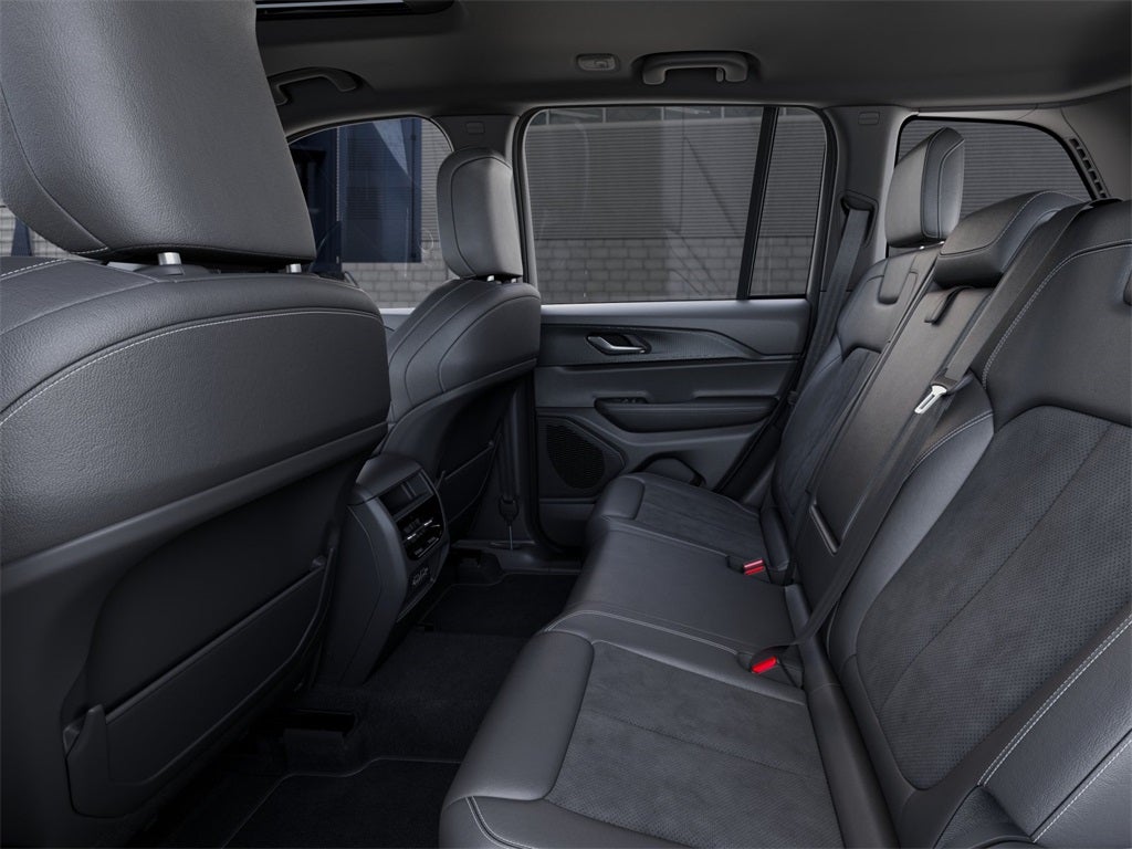 2025 Jeep Grand Cherokee Base