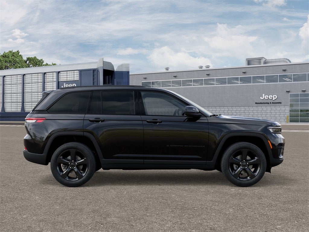 2025 Jeep Grand Cherokee Base