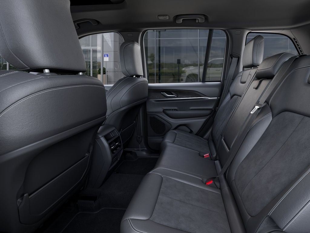 2026 Jeep Grand Cherokee Laredo Altitude
