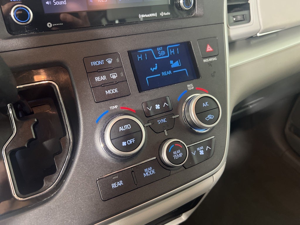 2020 Toyota Sienna LE 8 Passenger