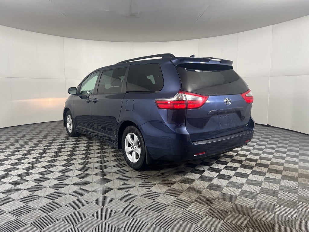 2020 Toyota Sienna LE 8 Passenger